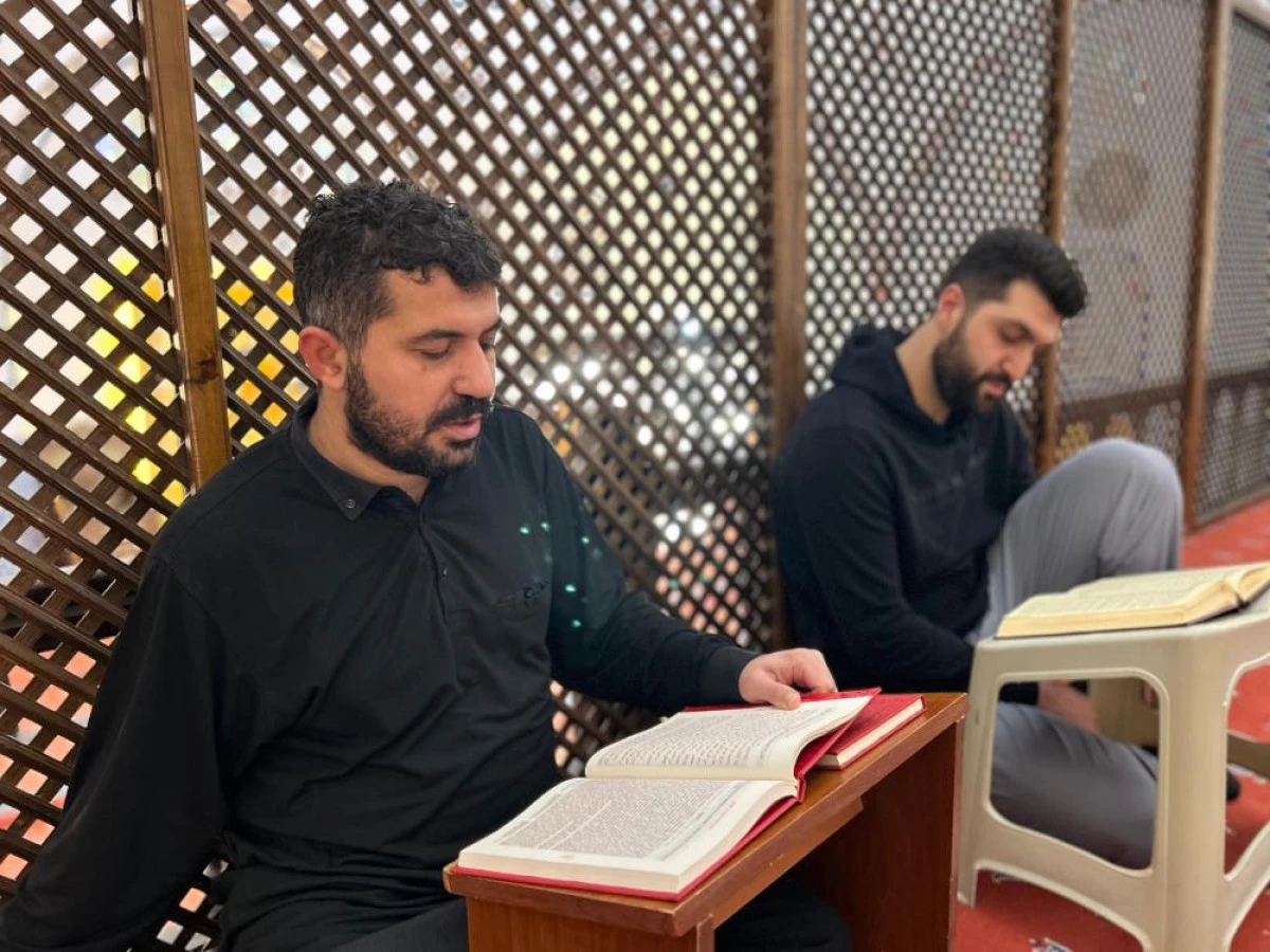 Van&rsquo;da vatandaşlar itikaf s&uuml;nneti i&ccedil;in camilere kapandı