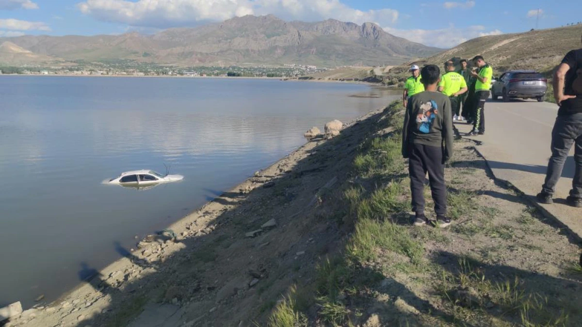 Van'da virajı alamayan otomobil Sıhke Göleti'ne uçtu: 2 kişi yaralandı