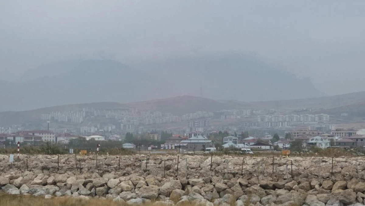 Van'da yağmurla birlikte sis etkili oldu