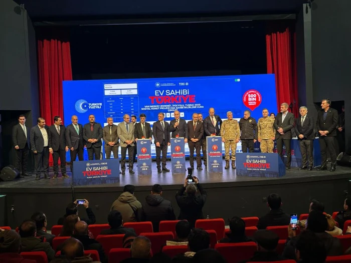 Van'da y&uuml;zyılın konut projesinin kura &ccedil;ekimleri yapıldı