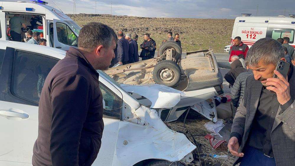Erciş'te zincirleme trafik kazası: 5 yaralı