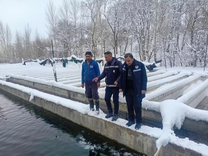 Van&rsquo;da zorlu kış şartlarında alabalık &uuml;retimi mercek altında