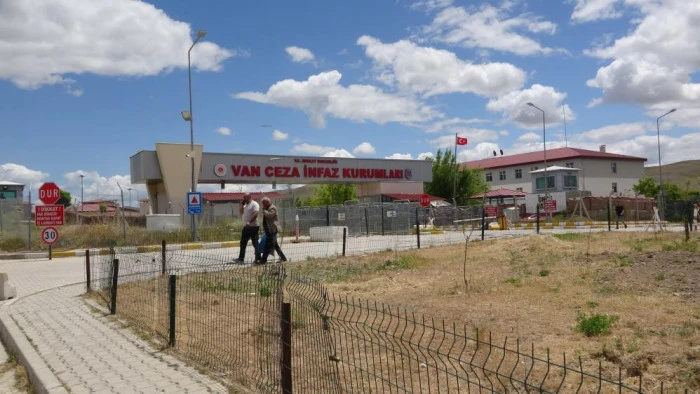 Van'daki cezaevlerinde tahliyeler başladı