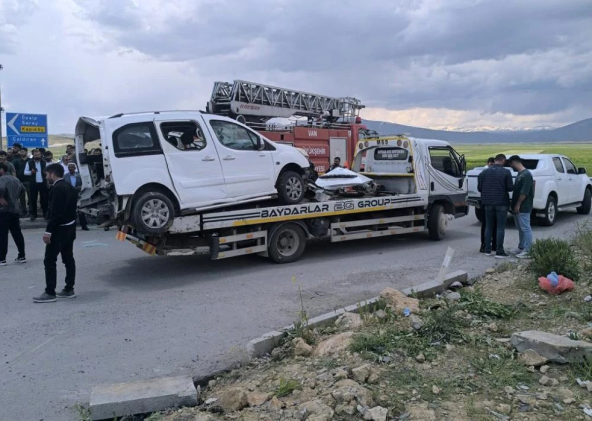Van'daki feci kaza: Aynı aileden 4 can kaybı