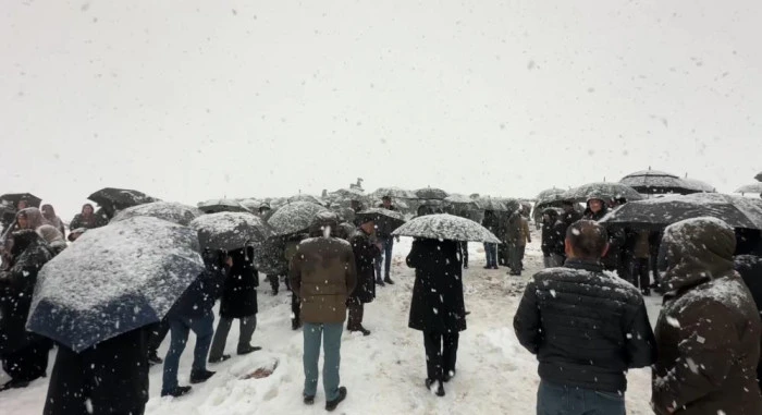 Van'daki kazada hayatını kaybeden aile yan yana defnedildi