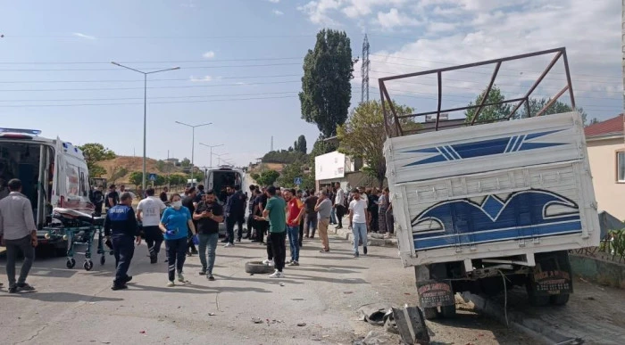 Van'daki kazada &ouml;l&uuml; sayısı 2'ye y&uuml;kseldi