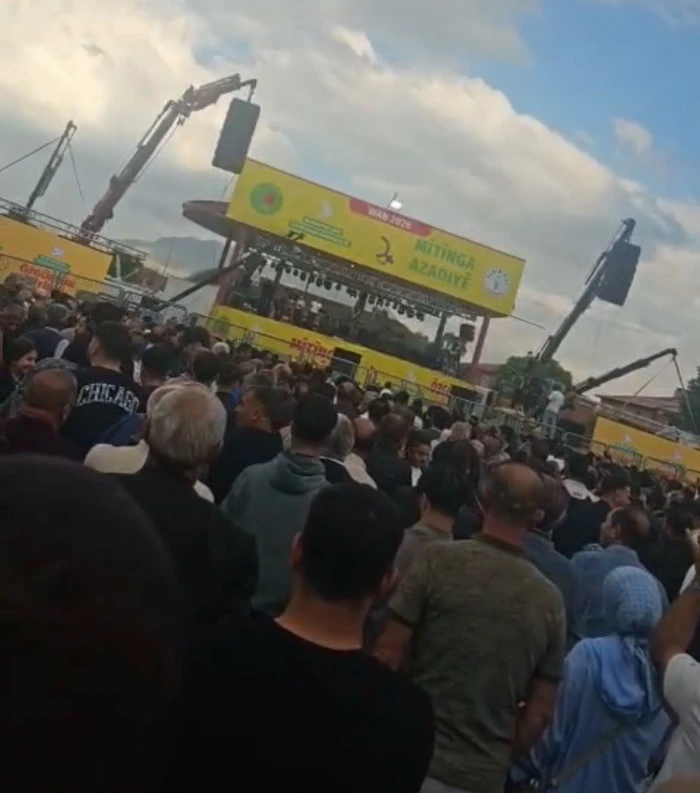 Van'daki &Ouml;zg&uuml;rl&uuml;k Mitinginde;&ldquo;Kadir İnanır&rsquo;a S&ouml;z Verdik; Barış Bu &Uuml;lkeye Gelecek&rdquo;