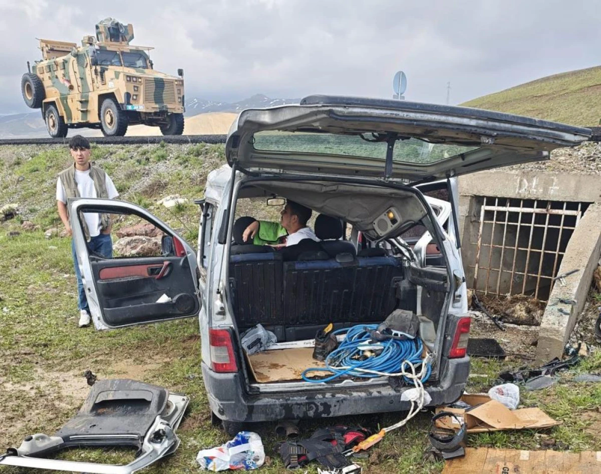 Van&rsquo;ın &Ccedil;aldıran il&ccedil;esinde trafik kazası: 5 yaralı