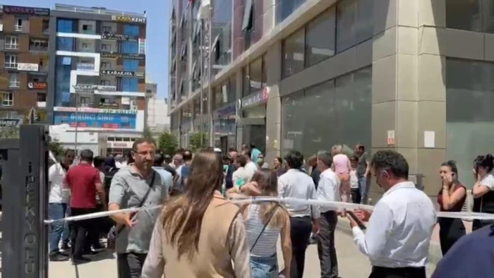 Van‘ın İpekyolu Belediyesi hizmet binasında yangın çıktı