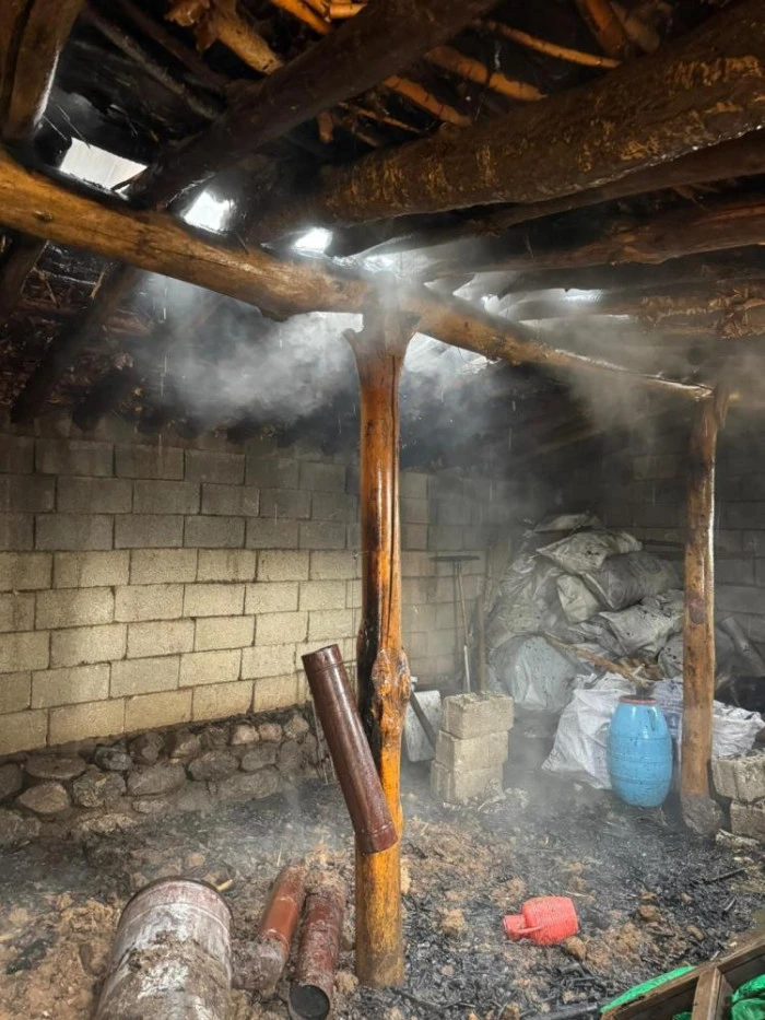  Van&rsquo;ın Muradiye il&ccedil;esinde tandır evi yangını