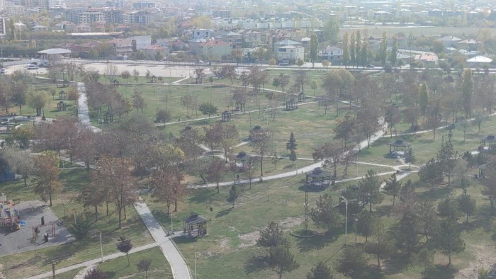 Van'ın sonbahar güzelliği: Van Kalesi ve Atatürk Kültür Parkı ziyaretçilerin gözdesi oldu