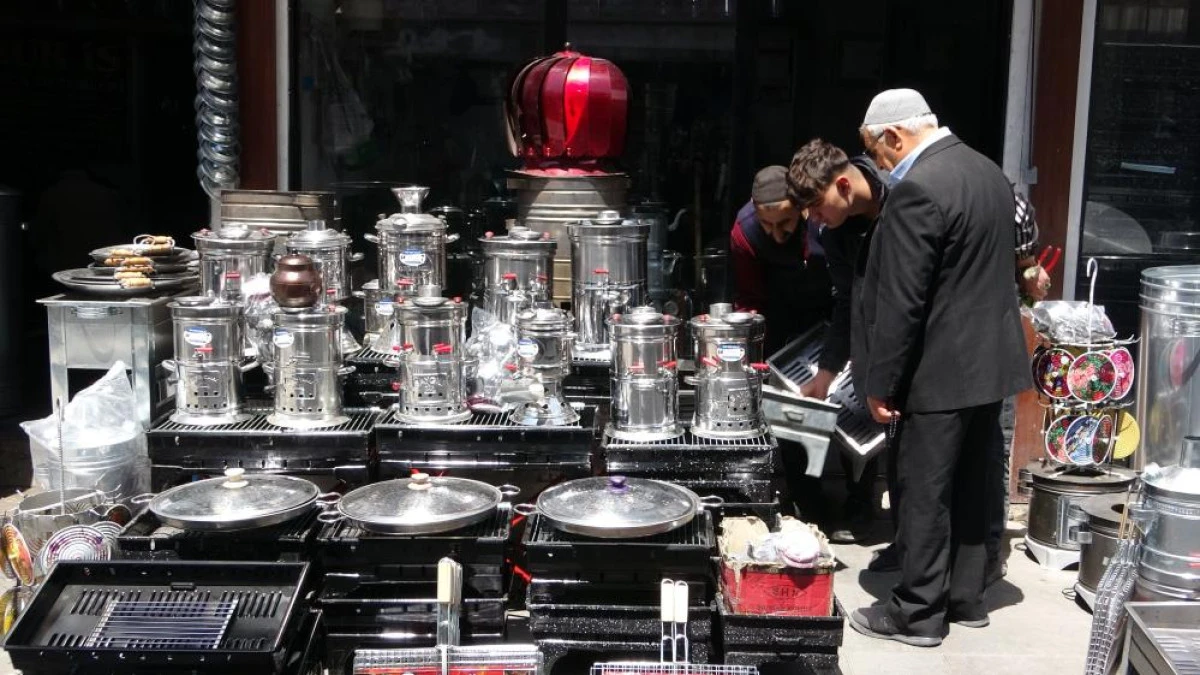 Van'ın tarihi çarşısında mangal ve semaver üretimi arttı