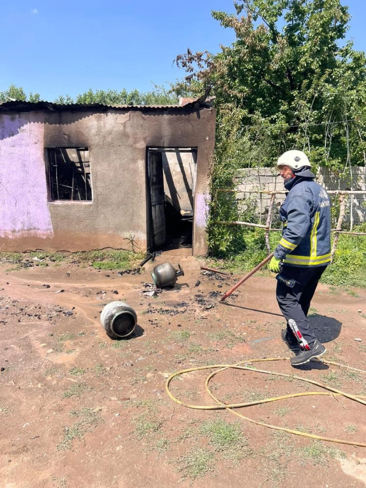  Van'ın Tuşba il&ccedil;esinde odunluk yangını
