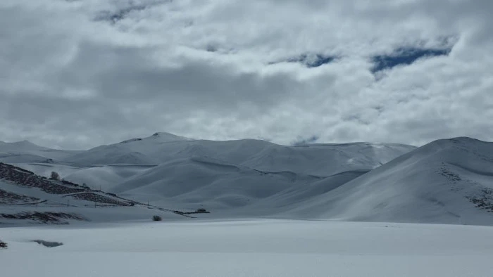 Van'ın y&uuml;ksek kesimlerinde kar g&uuml;zel manzaralar oluşturdu
