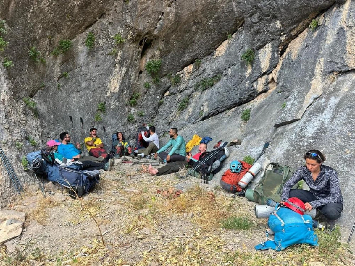 Vanlı dağcılar aynı gün Artos ve Sümbül Dağı'nda zirve yaptı