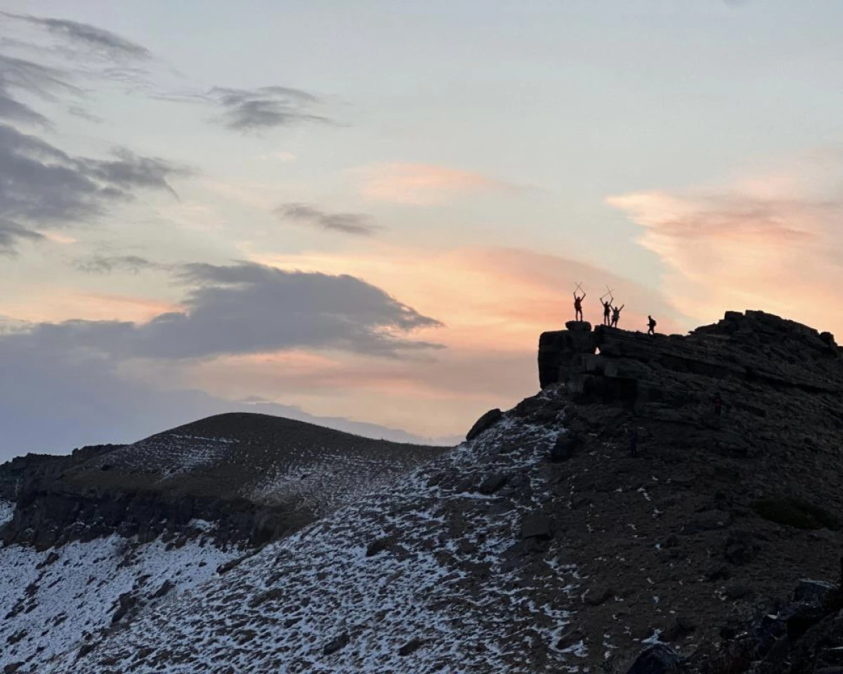 Vanlı dağcılardan Nemrut Kalderası'nda 12 saatlik zorlu yürüyüş