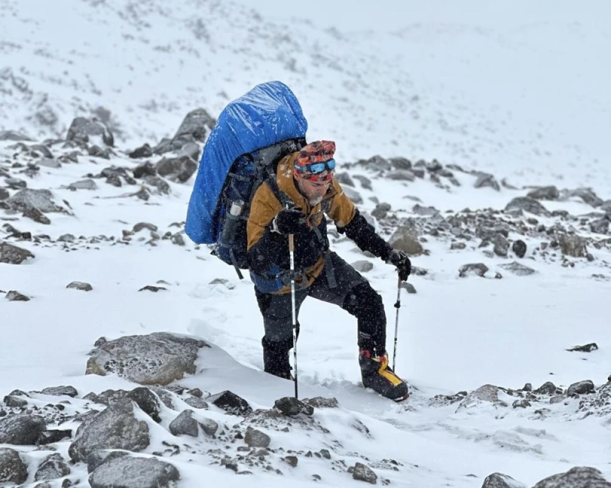 Vanlı dağcılardan T&uuml;rkiye'nin zirvesine zorlu tırmanış