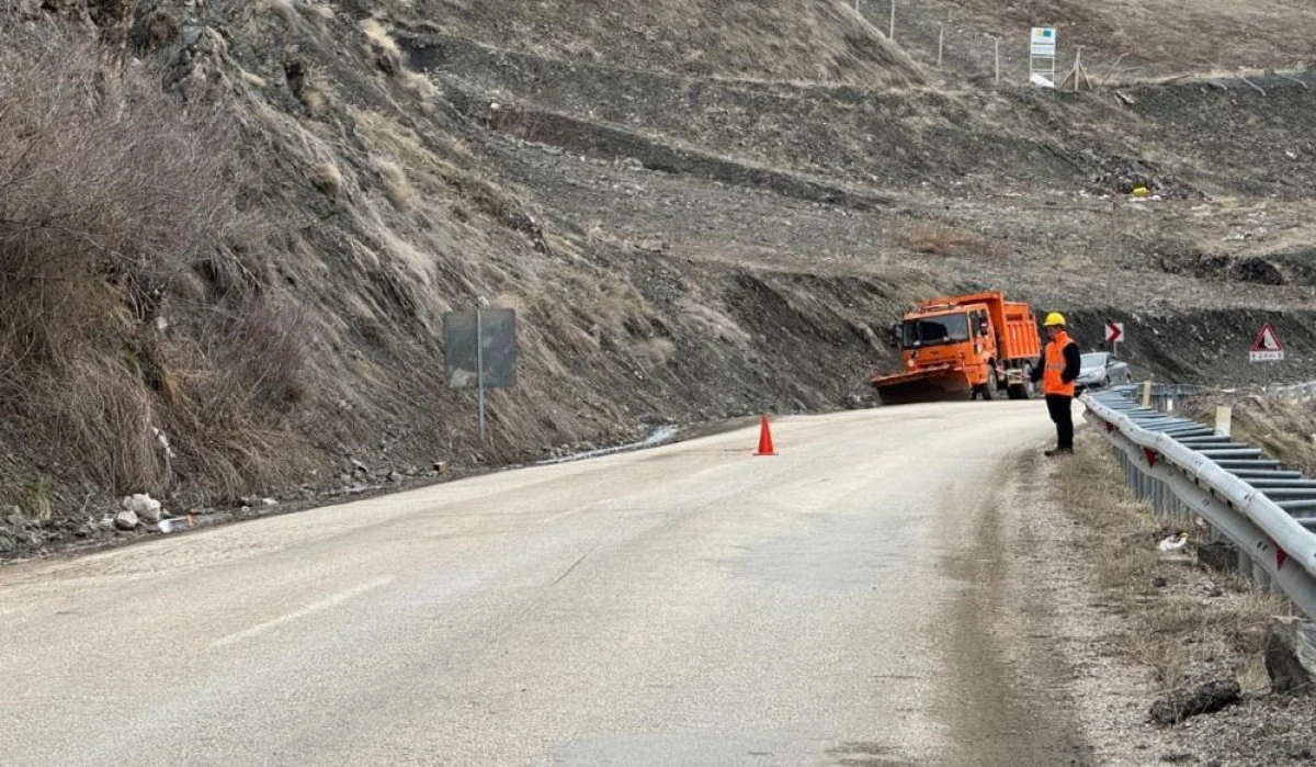 Y&uuml;ksekova yolu heyelan riski nedeniyle gece trafiğe kapatılacak