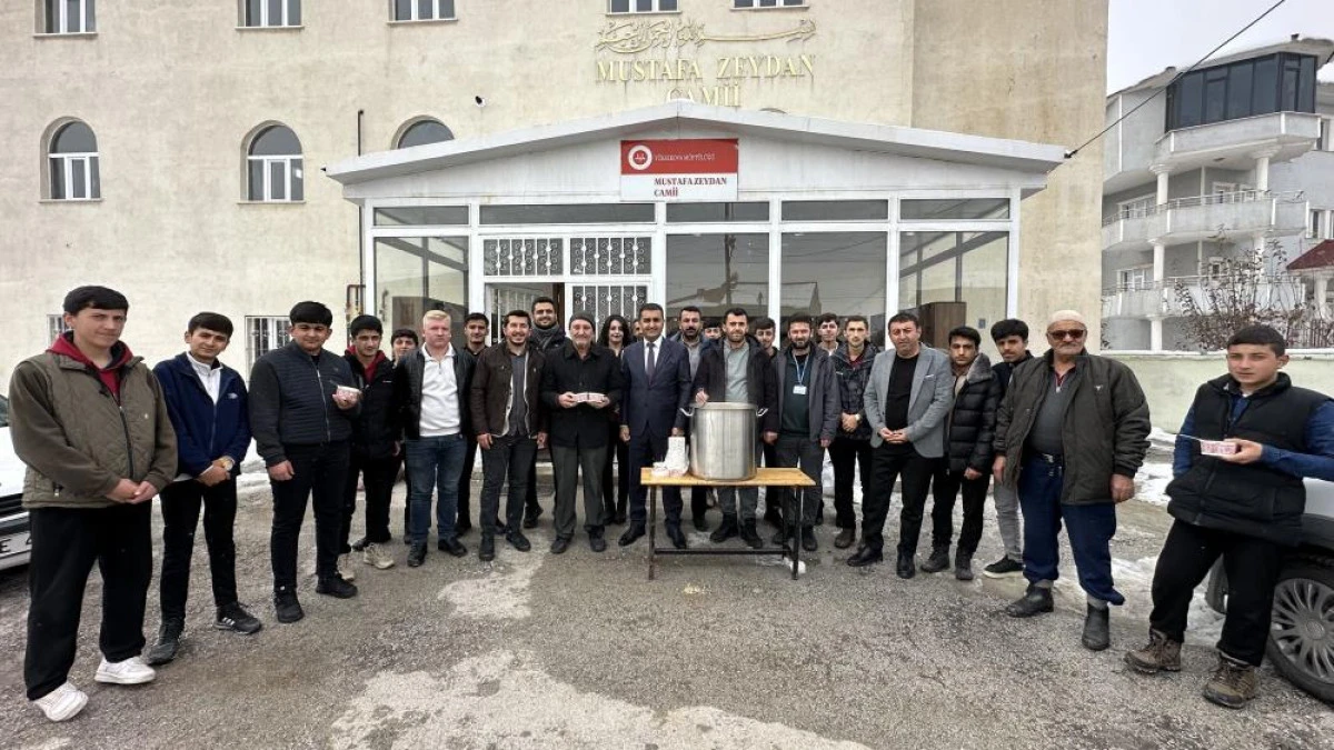 Y&uuml;ksekova&rsquo;da cuma namazı sonrası cemaate keledoş ikram edildi