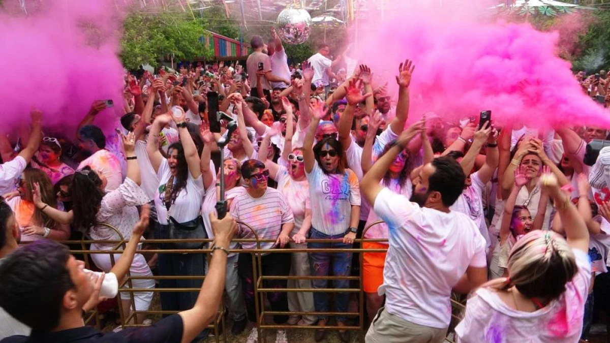 Yüzlerce İranlı turist Van'daki festivale akın etti