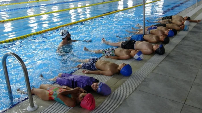 Y&uuml;zme havuzunda geleceğin sporcuları yetişiyor