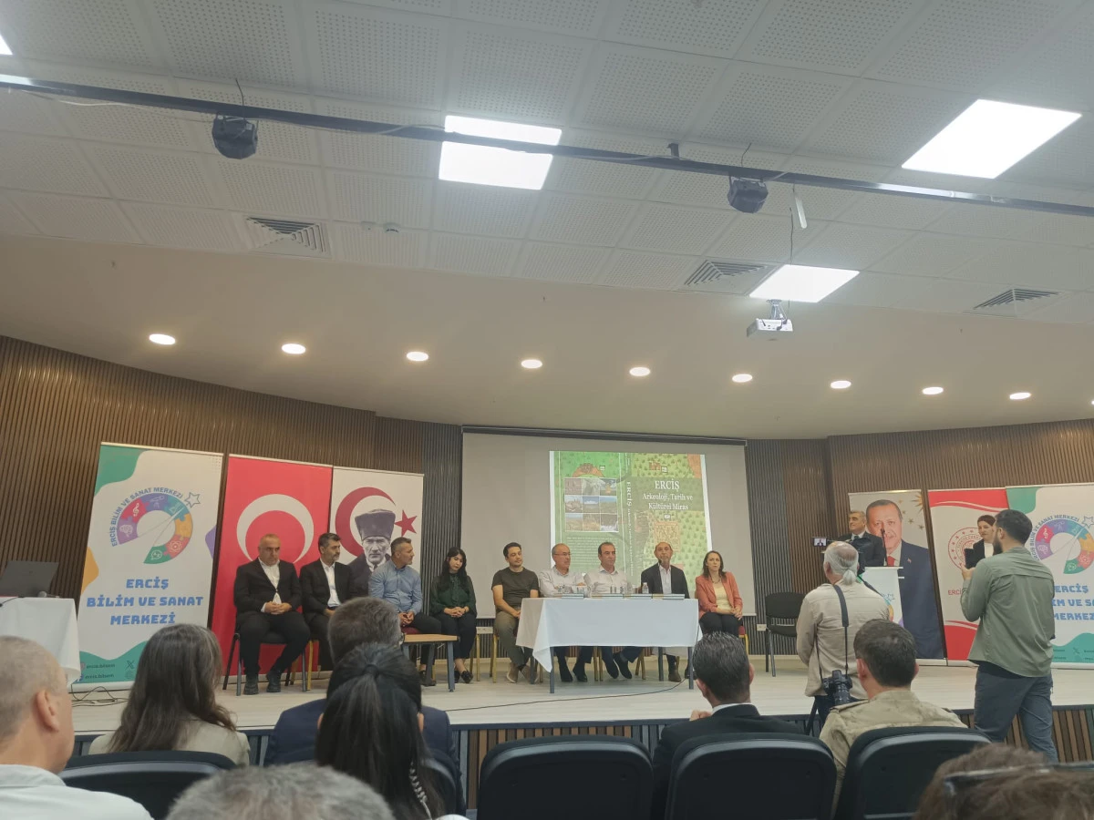 YY&Uuml; Akademisyenlerinden Erciş&rsquo;e Değer Katan Eser Tanıtıldı
