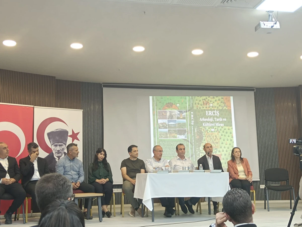 YY&Uuml; Akademisyenlerinden Erciş&rsquo;e Değer Katan Eser Tanıtıldı