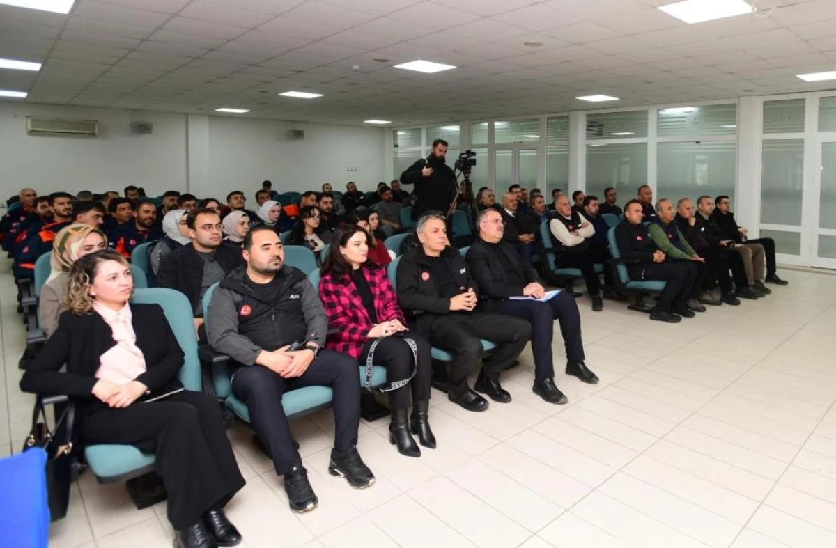 YY&Uuml;&rsquo;de "Van İlinin Depremselliği" s&ouml;yleşi d&uuml;zenlendi