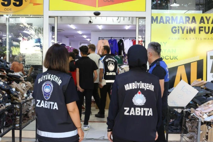 Zabıtadan lokum ve kolonyalı kaldırım işgali uyarısı